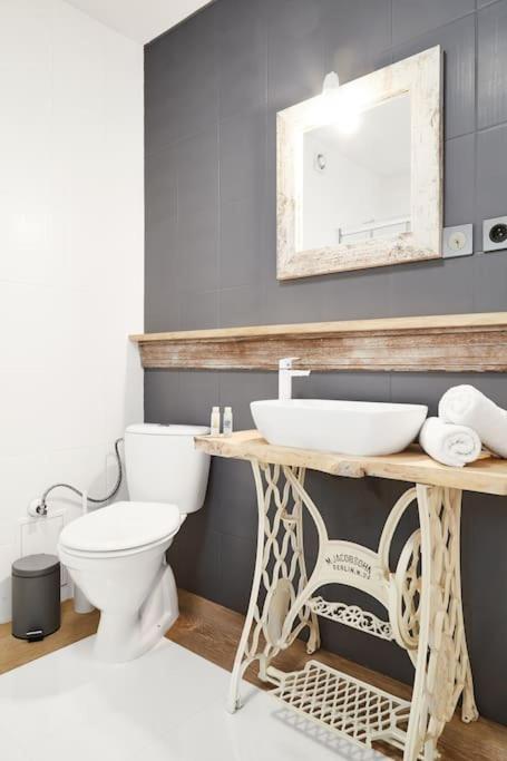 Househost Apartment: Jozefa Dietla 73/7 คราคูฟ ภายนอก รูปภาพ