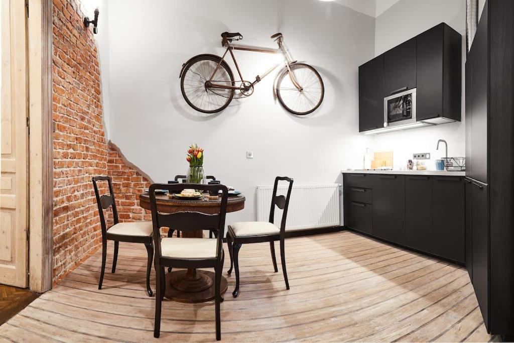 Househost Apartment: Jozefa Dietla 73/7 คราคูฟ ภายนอก รูปภาพ